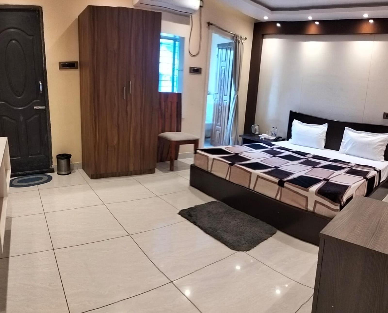 Trisplanet Hotel Kalyani Kültér fotó