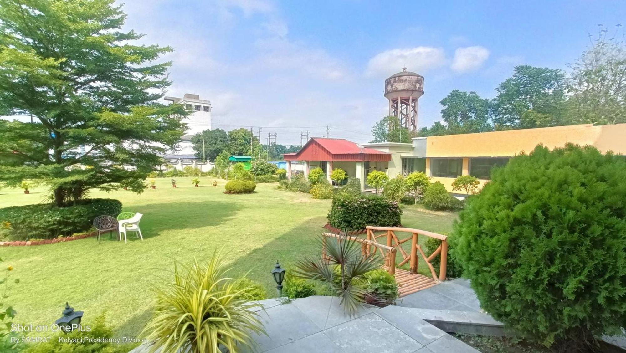 Trisplanet Hotel Kalyani Kültér fotó