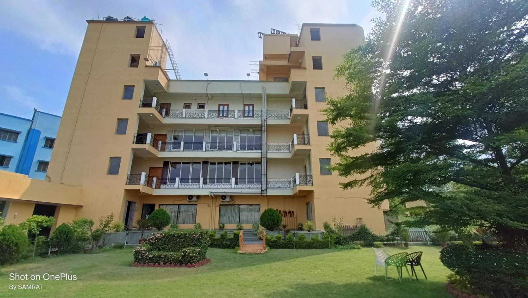 Trisplanet Hotel Kalyani Kültér fotó